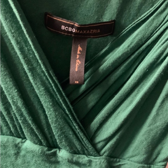 BCBGMaxAzria sz XS green with one gold strap knee length dress - Picture 3 of 4